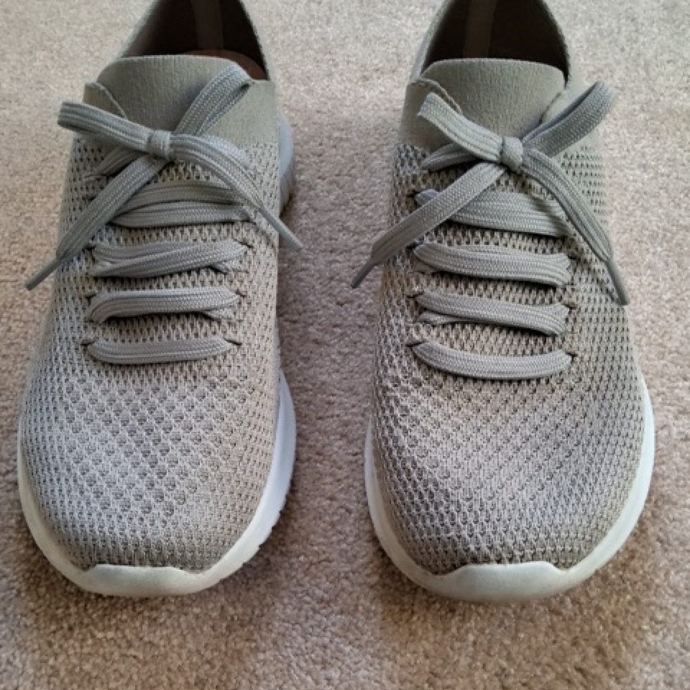 Skechers Women's Casual Slip-on Shoes. Size 8.5.